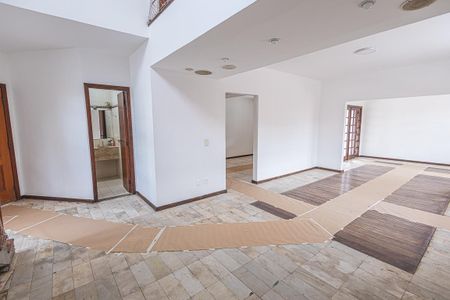 Casa à venda com 300m², 6 quartos e 4 vagas Casa à venda com 300m², 6 quartos e 4 vagasSala