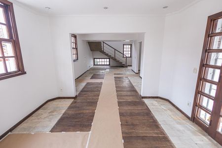 Casa à venda com 300m², 6 quartos e 4 vagas Casa à venda com 300m², 6 quartos e 4 vagasSala