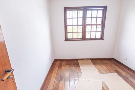 Casa à venda com 300m², 6 quartos e 4 vagas Casa à venda com 300m², 6 quartos e 4 vagasQuarto 2