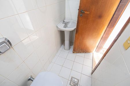 Casa à venda com 300m², 6 quartos e 4 vagas Casa à venda com 300m², 6 quartos e 4 vagasBanheiro de Serviço