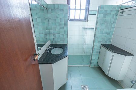 Casa à venda com 300m², 6 quartos e 4 vagas Casa à venda com 300m², 6 quartos e 4 vagasBanheiro