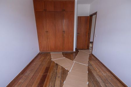 Casa à venda com 300m², 6 quartos e 4 vagas Casa à venda com 300m², 6 quartos e 4 vagasQuarto 4