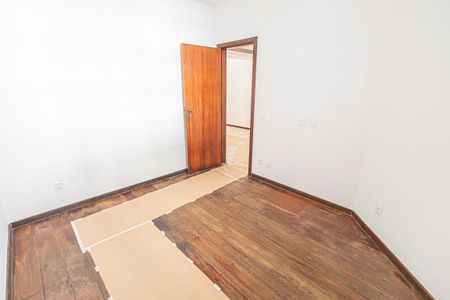 Casa à venda com 300m², 6 quartos e 4 vagas Casa à venda com 300m², 6 quartos e 4 vagasQuarto 1