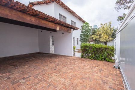 Casa à venda com 300m², 6 quartos e 4 vagas Casa à venda com 300m², 6 quartos e 4 vagasGaragem