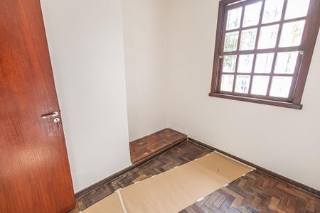 Casa à venda com 300m², 6 quartos e 4 vagas Casa à venda com 300m², 6 quartos e 4 vagasQuarto de Serviço