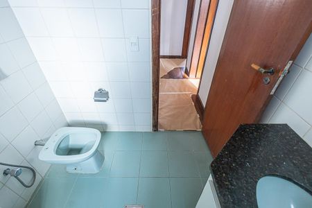 Casa à venda com 300m², 6 quartos e 4 vagas Casa à venda com 300m², 6 quartos e 4 vagasBanheiro