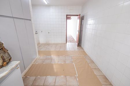 Casa à venda com 300m², 6 quartos e 4 vagas Casa à venda com 300m², 6 quartos e 4 vagasÁrea de Serviço
