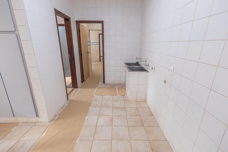 Casa à venda com 300m², 6 quartos e 4 vagas Casa à venda com 300m², 6 quartos e 4 vagasÁrea de Serviço