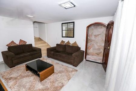 Casa à venda com 3 quartos, 200m² em Vila Brasilina, São Paulo
