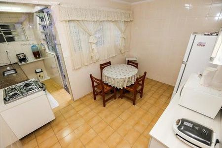 Casa à venda com 3 quartos, 200m² em Vila Brasilina, São Paulo
