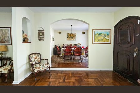 Casa à venda com 165m², 4 quartos e 2 vagas Casa à venda com 165m², 4 quartos e 2 vagasSala