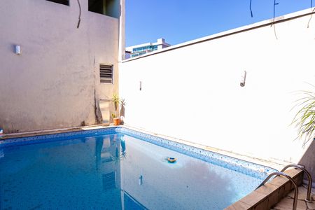 Casa à venda com 267m², 3 quartos e 6 vagasÁrea comum - Piscina