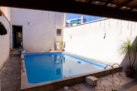 Casa à venda com 267m², 3 quartos e 6 vagasÁrea comum - Piscina