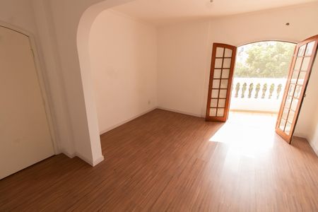 Apartamento para alugar com 200m², 3 quartos e 2 vagas Apartamento para alugar com 200m², 3 quartos e 2 vagasSuíte