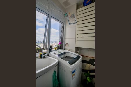 Apartamento à venda com 70m², 2 quartos e 2 vagas Apartamento à venda com 70m², 2 quartos e 2 vagasCozinha e Área de Serviço