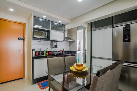 Apartamento à venda com 70m², 2 quartos e 2 vagas Apartamento à venda com 70m², 2 quartos e 2 vagasCozinha e Área de Serviço