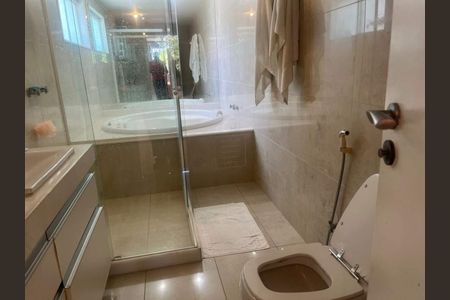 Casa à venda com 378m², 5 quartos e 4 vagas