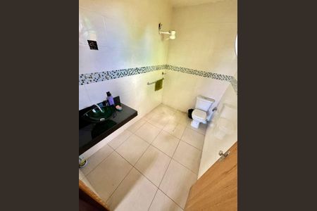 Casa à venda com 370m², 8 quartos e 10 vagasBanheiro da Suíte 2