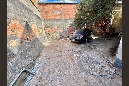 Casa à venda com 370m², 8 quartos e 10 vagasÁrea externa - Fundos