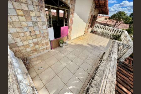 Casa à venda com 370m², 8 quartos e 10 vagasVaranda