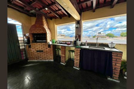 Casa à venda com 370m², 8 quartos e 10 vagasChurasqueira