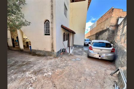 Casa à venda com 370m², 8 quartos e 10 vagasÁrea externa - Fundos