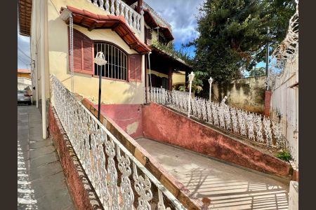 Casa à venda com 370m², 8 quartos e 10 vagasFachada