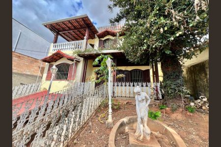 Casa à venda com 370m², 8 quartos e 10 vagasFachada