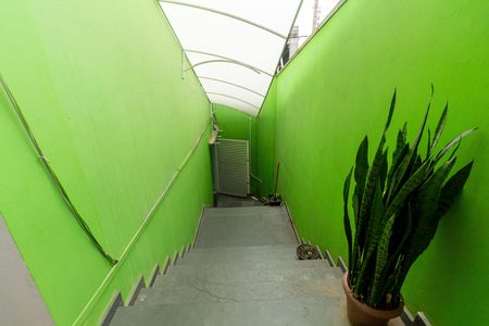 Casa para alugar com 225m², 3 quartos e 3 vagas Casa para alugar com 225m², 3 quartos e 3 vagasEscada