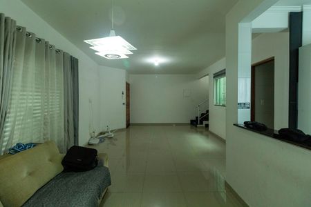 Casa para alugar com 225m², 3 quartos e 3 vagas Casa para alugar com 225m², 3 quartos e 3 vagasSala