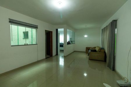 Casa para alugar com 225m², 3 quartos e 3 vagas Casa para alugar com 225m², 3 quartos e 3 vagasSala