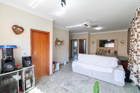Casa à venda com 95m², 3 quartos e 1 vaga Casa à venda com 95m², 3 quartos e 1 vagaSala