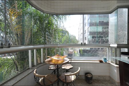 Apartamento para alugar com 135m², 4 quartos e 3 vagasVaranda Sala