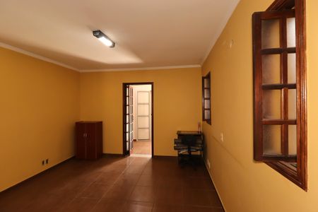 Casa à venda com 221m², 3 quartos e 2 vagasSuíte