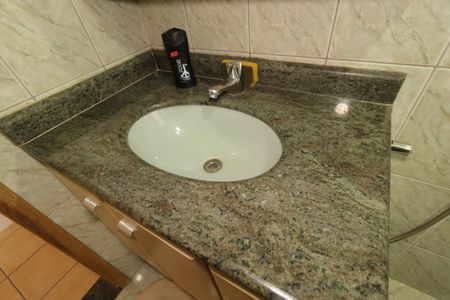 Casa à venda com 221m², 3 quartos e 2 vagasBanheiro Social - Pia