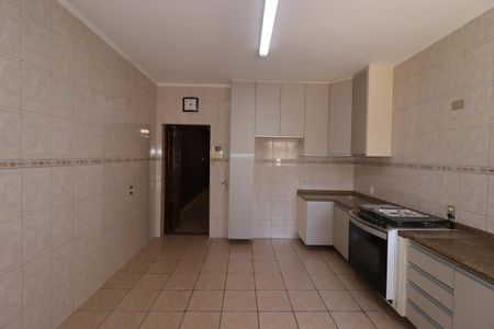 Casa à venda com 221m², 3 quartos e 2 vagasCozinha