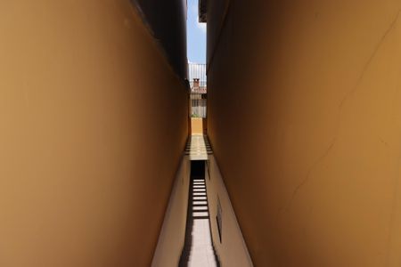 Casa à venda com 221m², 3 quartos e 2 vagasCorredor externo