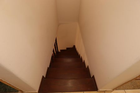 Casa à venda com 221m², 3 quartos e 2 vagasEscada