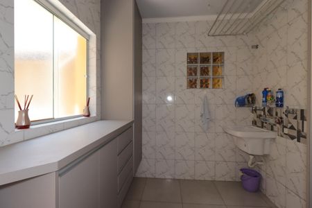 Casa à venda com 221m², 3 quartos e 2 vagasÁrea de Serviço