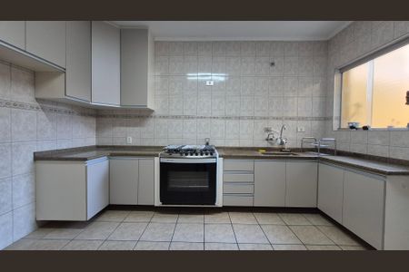 Casa à venda com 221m², 3 quartos e 2 vagasCozinha