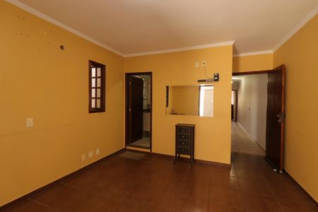 Casa à venda com 221m², 3 quartos e 2 vagasSuíte