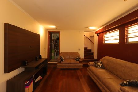 Casa à venda com 221m², 3 quartos e 2 vagasSala de TV