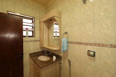 Casa à venda com 221m², 3 quartos e 2 vagasBanheiro da Suíte