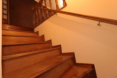 Casa à venda com 221m², 3 quartos e 2 vagasEscada