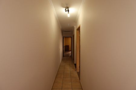 Casa à venda com 221m², 3 quartos e 2 vagasCorredor do piso superior