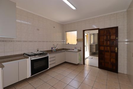 Casa à venda com 221m², 3 quartos e 2 vagasCozinha