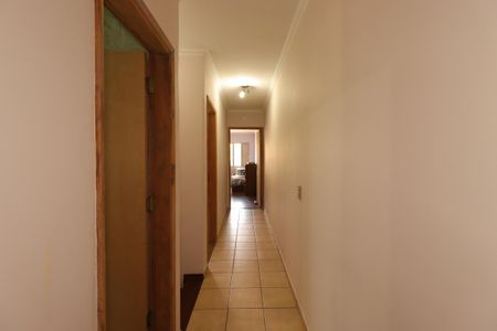 Casa à venda com 221m², 3 quartos e 2 vagasCorredor do piso superior