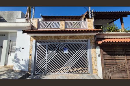 Casa à venda com 221m², 3 quartos e 2 vagasFachada