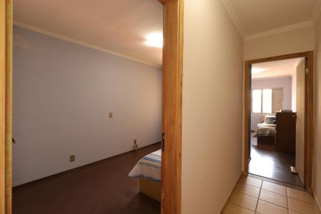 Casa à venda com 221m², 3 quartos e 2 vagasCorredor do piso superior