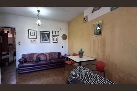 Casa à venda com 83m², 2 quartos e 6 vagasSala